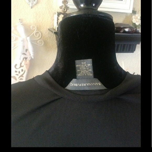 BEAUTIFUL& CLASSY BANANA REPUBLIC BLOUSE😘😘 - Picture 3 of 5